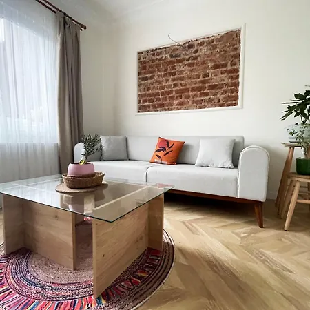 Balcony 2br With 2toilet And 2bath Near To Nisantasi #3 איסטמבול
