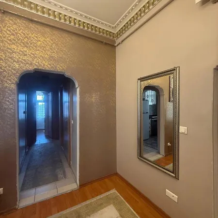Elegant 3br Apt, Palace Style, 4ac, Balcony, 5 Min To Taksim #s3 Istanbul