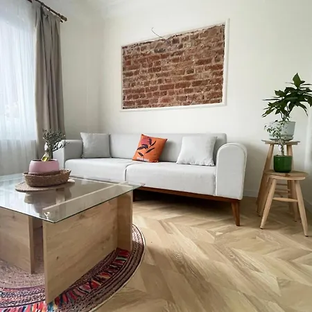 Апартаменты Balcony 2br With 2toilet And 2bath Near To Nisantasi #3