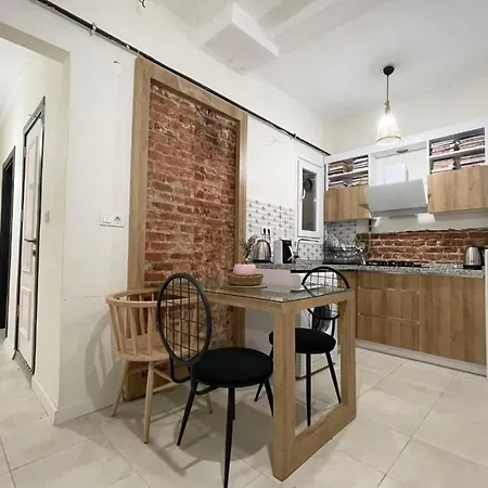 Balcony 2br With 2toilet And 2bath Near To Nisantasi #3