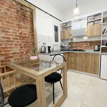 Апартаменты Balcony 2br With 2toilet And 2bath Near To Nisantasi #3