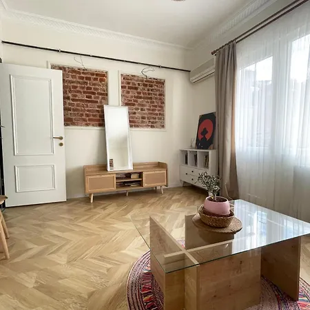 Balcony 2br With 2toilet And 2bath Near To Nisantasi #3 Apartment Istanbul